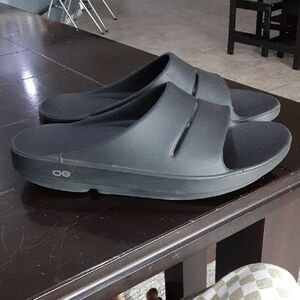 Men's Black Slide Sandals - Comfortable Everyday Slides Oofos
